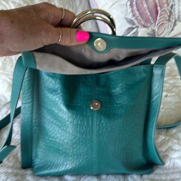 Vince Camuto, Crossbody - Picture 4 of 10